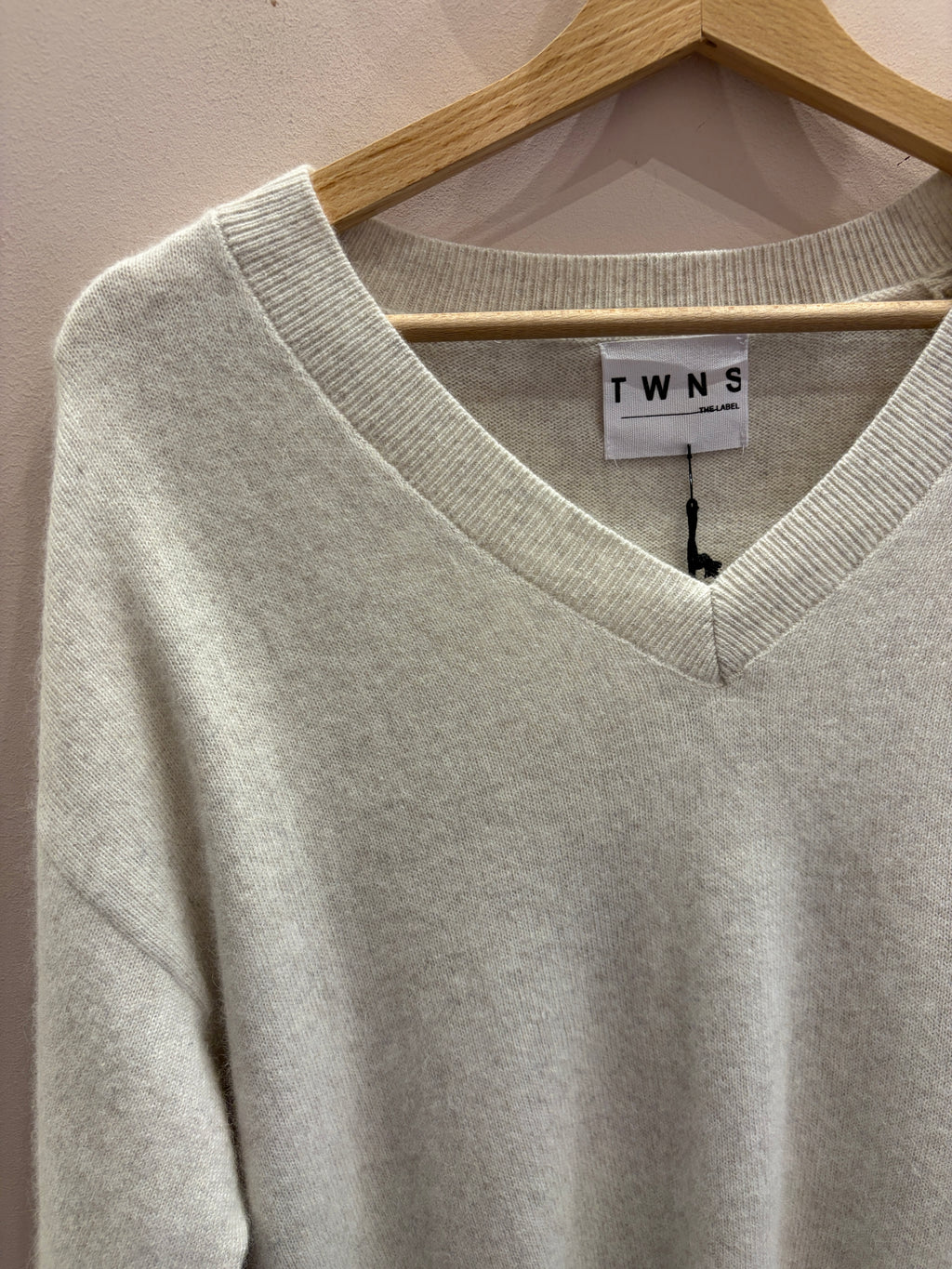 Pull Boulder Twins the label