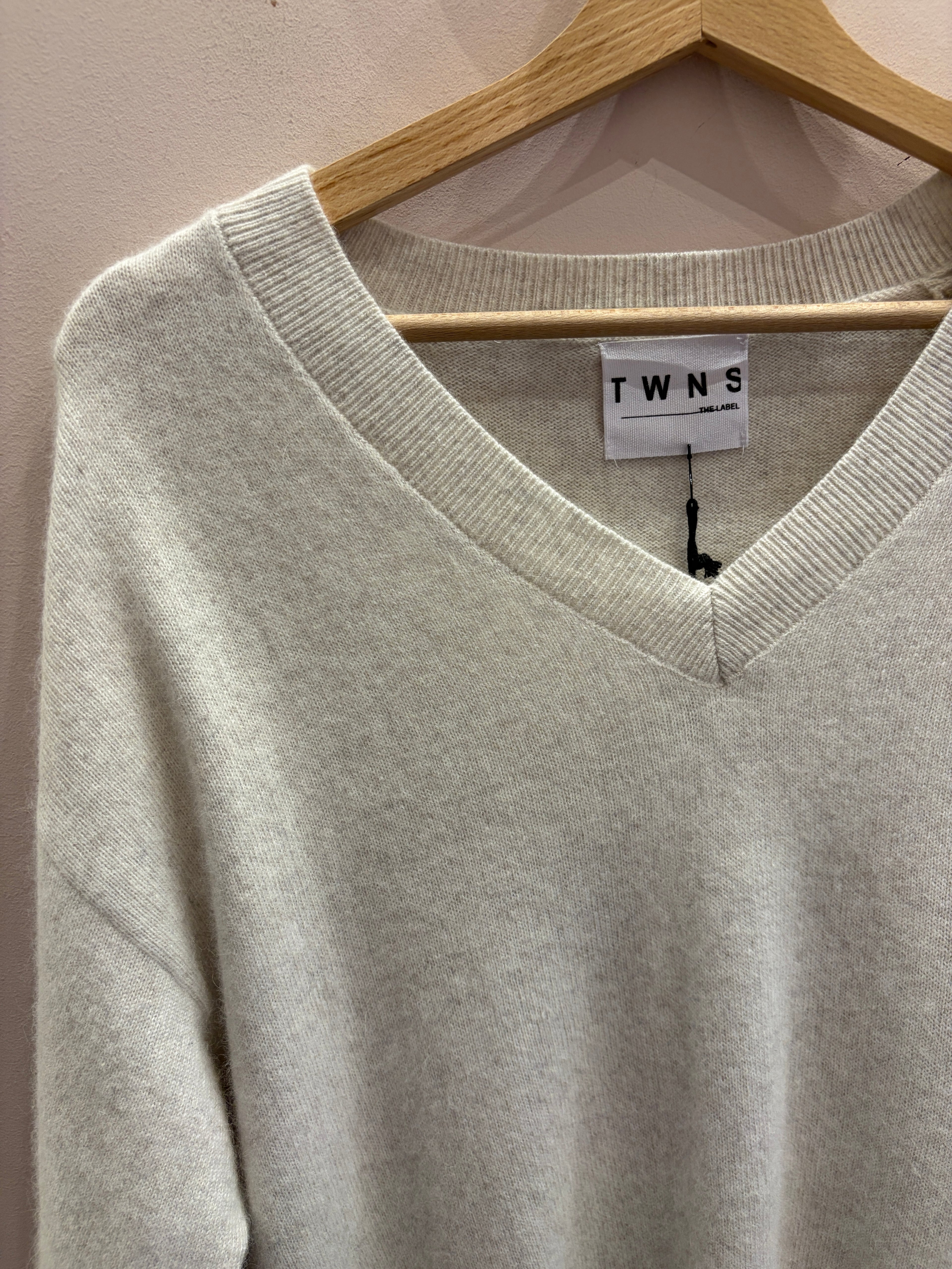 Pull Boulder Twins the label